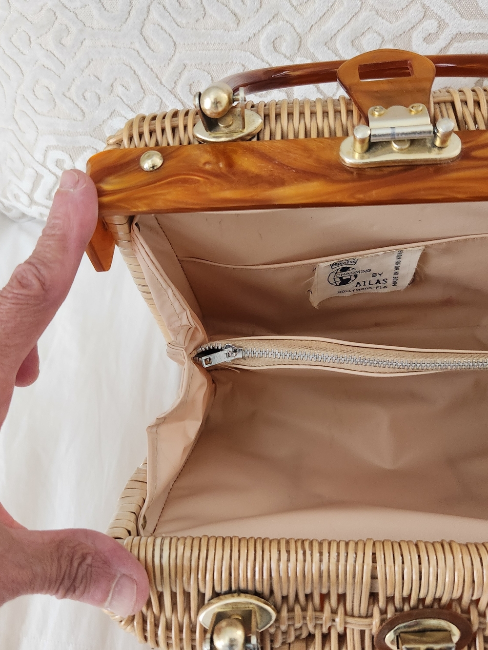 Vintage Princess Charming by Atlas Wicker Handbag – Mid-Century Amber Lucite - Picture 8 of 9